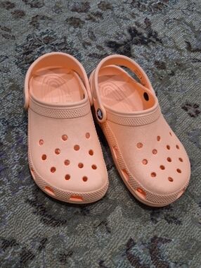 CROCS Classic Style Kids Peach Slip-On Clog Sandals J3